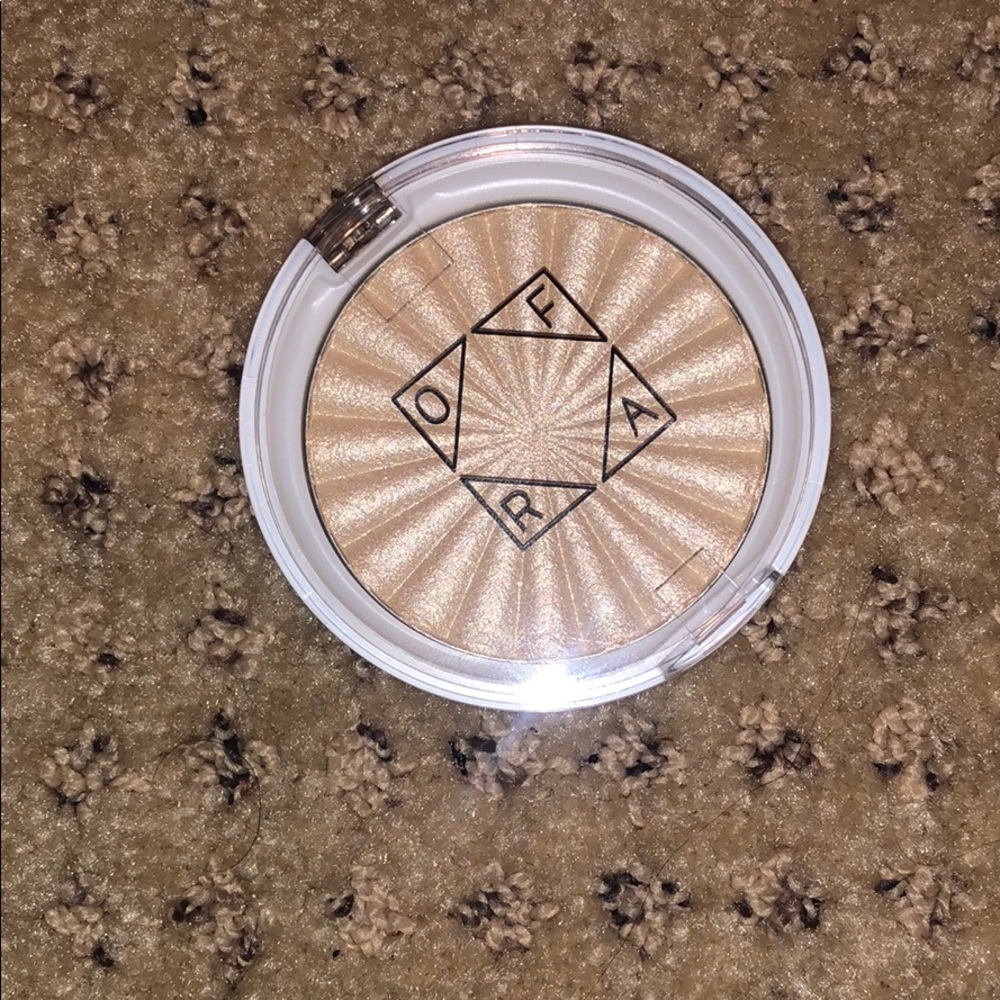 OFRA highlighter star island